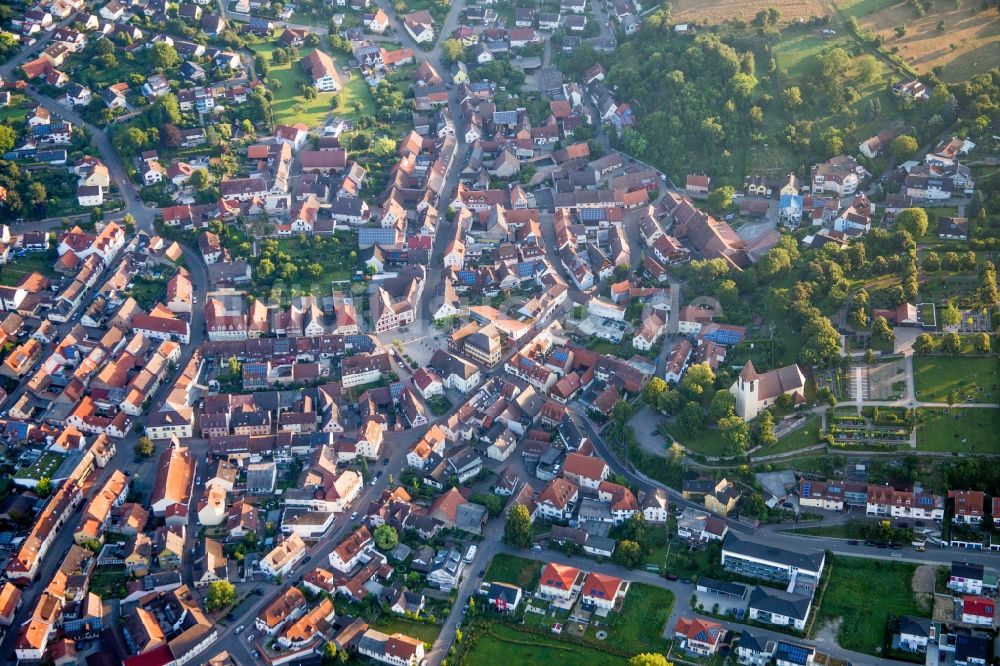 Königsbach-Stein von oben - Siedlungsgebiet im Ortsteil Königsbach in Königsbach-Stein im Bundesland Baden-Württemberg, Deutschland