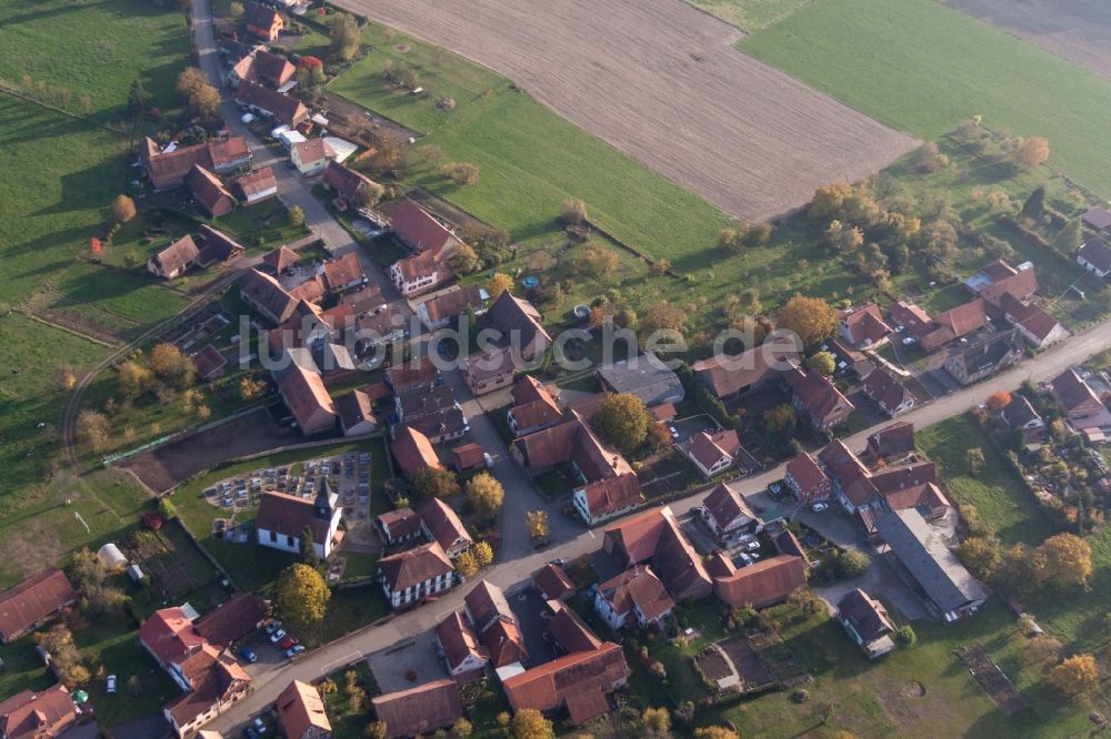 Lembach von oben - Siedlungsgebiet im Ortsteil Mattstall in Lembach in Grand Est, Frankreich