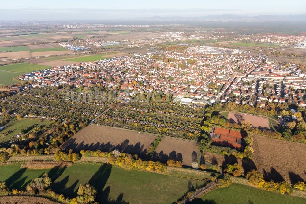 Mannheim aus der Vogelperspektive: Siedlungsgebiet im Ortsteil Sandhofen in Mannheim im Bundesland Baden-Württemberg, Deutschland