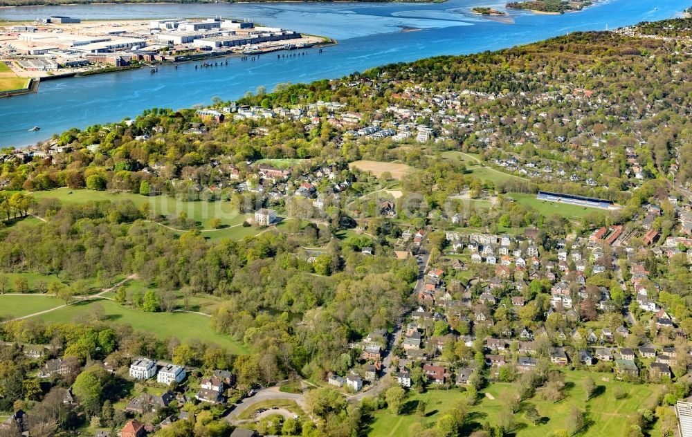 Hamburg aus der Vogelperspektive: Siedlungsgebiet am Ufer der Elbe im Ortsteil Blankenese in Hamburg, Deutschland