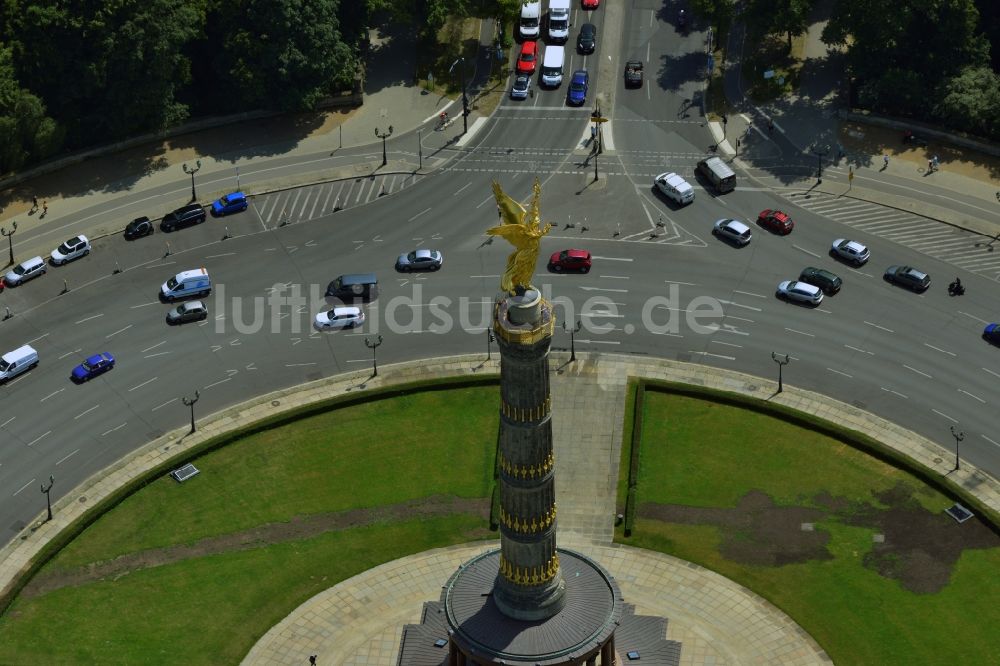 Berlin von oben - Siegessäule mit Blick auf den Kreisverkehr an der Straße des 17. Juni in Berlin