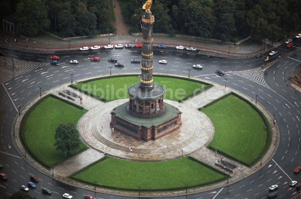 Luftaufnahme Berlin - Siegessäule mit Blick auf die Straße des 17. Juni in Berlin