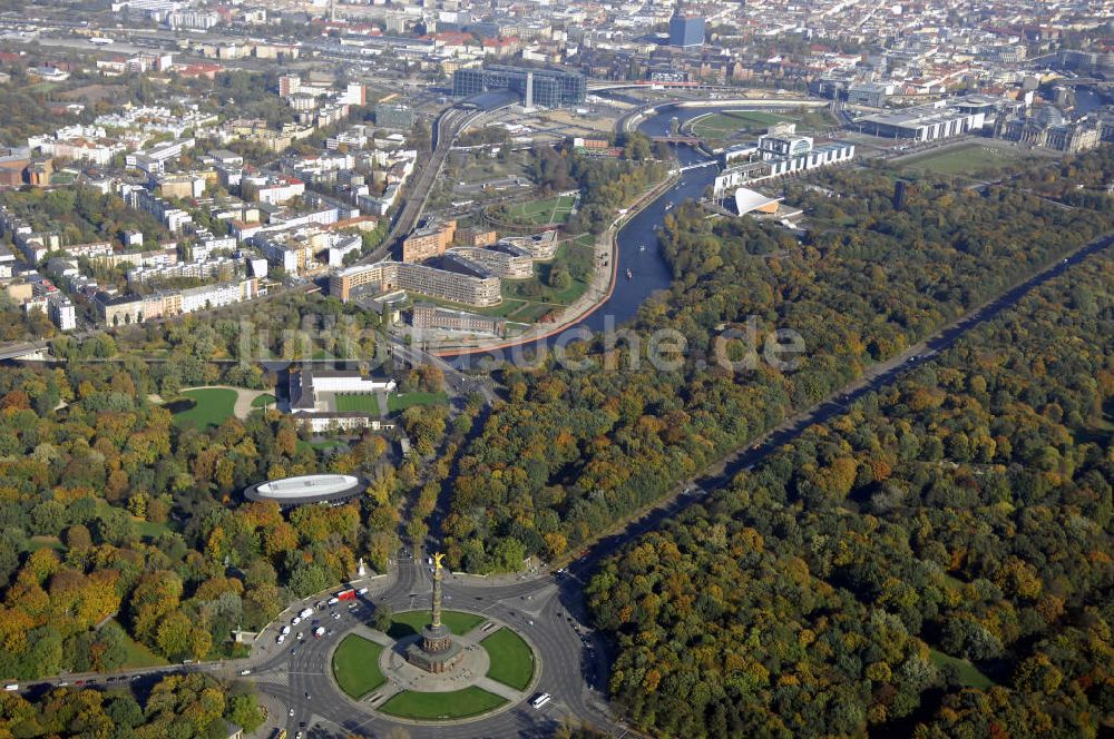 Berlin aus der Vogelperspektive: Siegessäule am Großen Stern, sowie Hauptbahnhof und Regierungsviertel Berlin