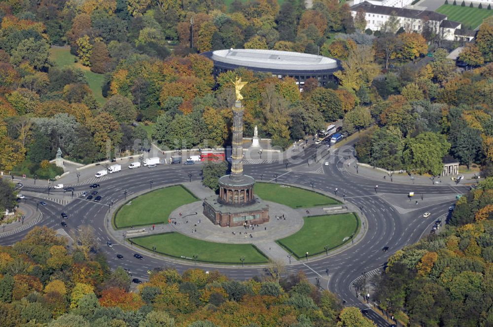 Luftaufnahme Berlin - Siegessäule am Großen Stern im Tiergarten Berlin