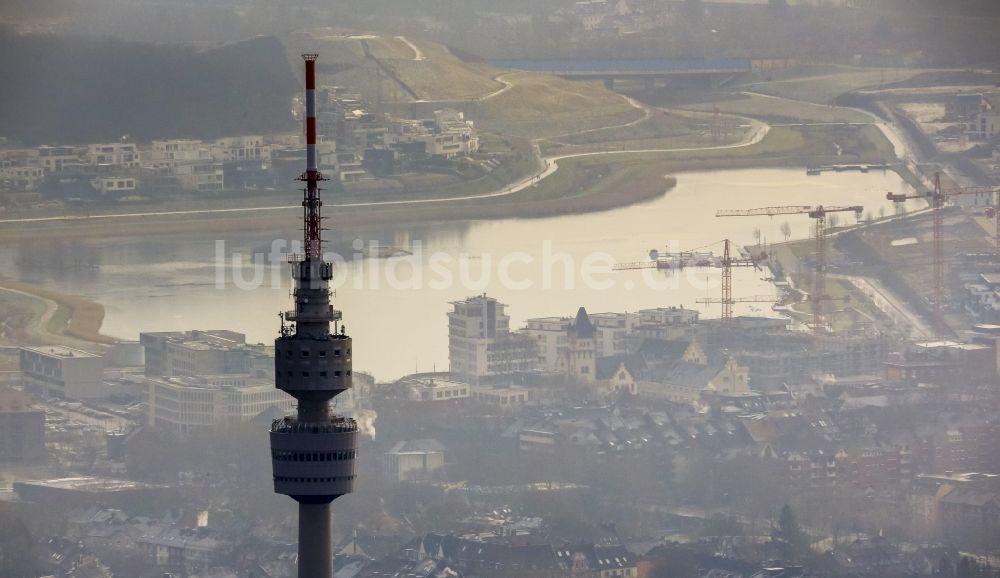 Dortmund von oben - Silhouette des Dortmunder Fernsehturm Florian mit dem Phönix-See im Ortsteil Hörde in Dortmund im Bundesland Nordrhein-Westfalen