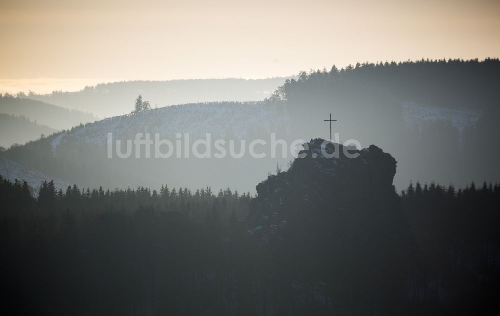 Luftaufnahme Olsberg - Silhouette der Felsformation Bruchhauser Steine bei Bruchhausen bei Brilon im Bundesland Nordrhein-Westfalen
