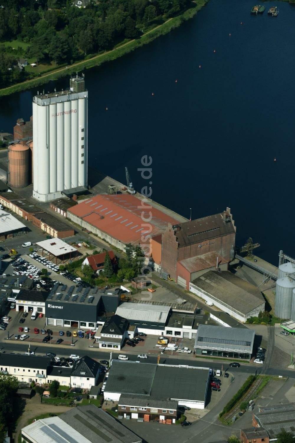 Luftbild Mölln - Silo und Getreide- Speicher mit angrenzenden Lagerhallen der Grundstücksgesellschaft Hermann Rautenberg mbH an der Hafenstraße in Mölln im Bundesland Schleswig-Holstein