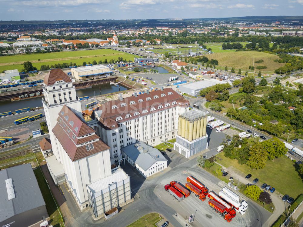 Luftaufnahme Dresden - Silo und Getreide- Speicher Dresdner Hafenmühle im Albertshafen in Dresden im Bundesland Sachsen, Deutschland