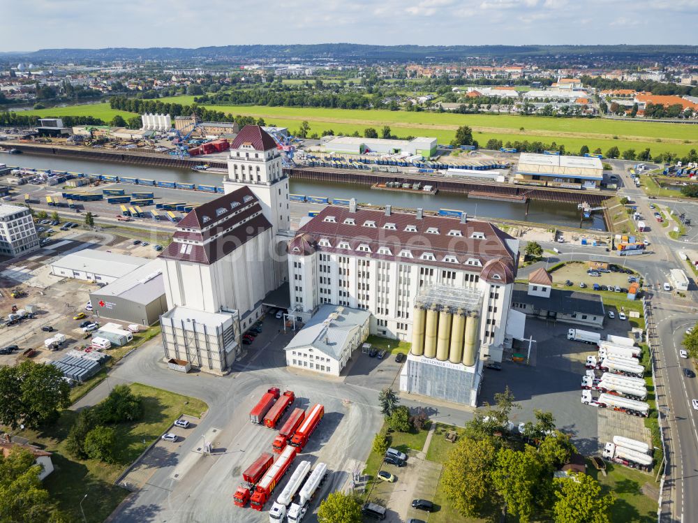 Dresden von oben - Silo und Getreide- Speicher Dresdner Hafenmühle im Albertshafen in Dresden im Bundesland Sachsen, Deutschland