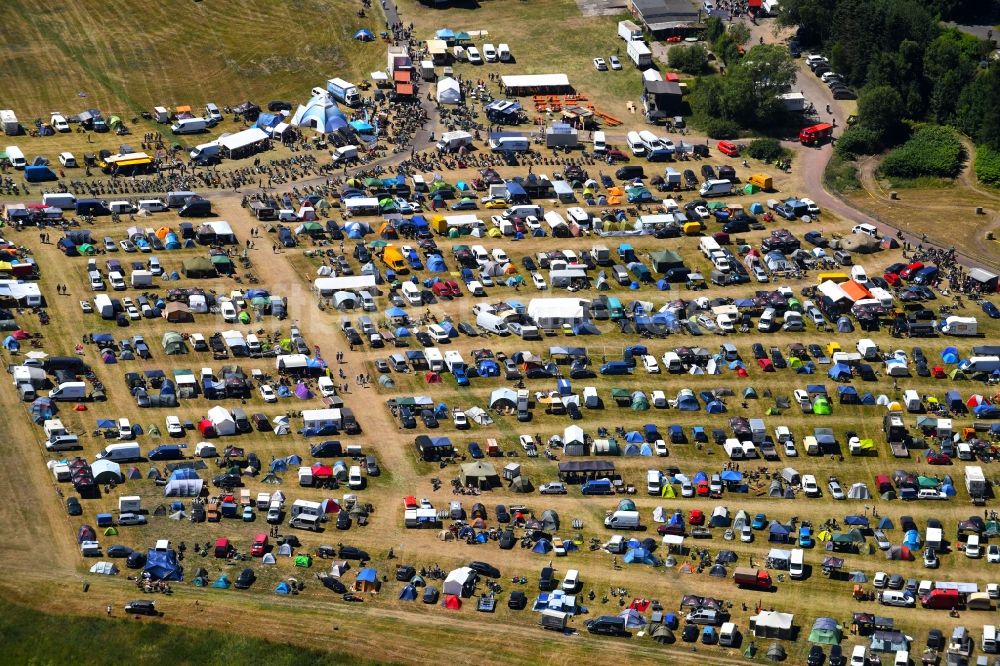 Luftbild Suhl - Simson- Moped - Treffen am Segelflugplatz Suhl-Goldlauter/Heidersbach in Suhl im Bundesland Thüringen, Deutschland