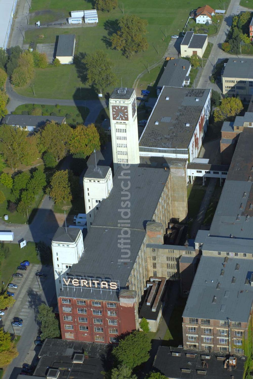 Luftbild Wittenberge - Singer- und Veritas-Nähmaschinenwerk und Uhrenturm