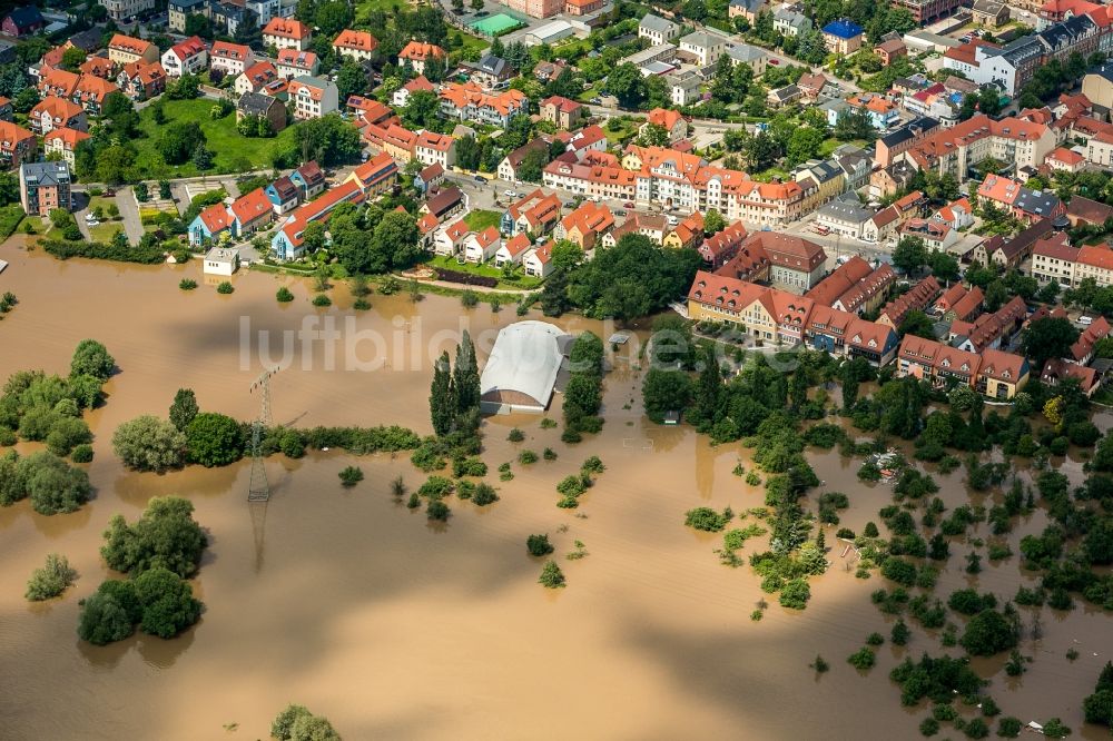 Luftbild Radebeul - Situation während und nach dem Hochwasser am Ufer der Elbe am Stadtrand von Radebeul im Bundesland Sachsen