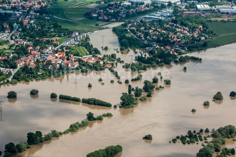 Luftbild Gohlis / Stetzsch - Situation während und nach dem Hochwasser am Ufer der Elbe zwischen Gohlis und Stetzsch bei Dresden im Bundesland Sachsen