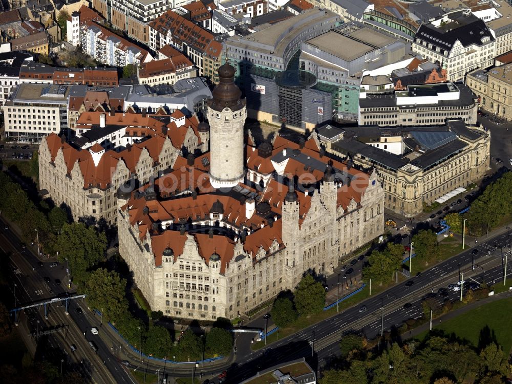 Leipzig von oben - Sitz der Leipziger Stadtverwaltung im Neuen Rathaus am Martin-Luther-Ring im südlichen Zentrum von Leipzig, Sachsen