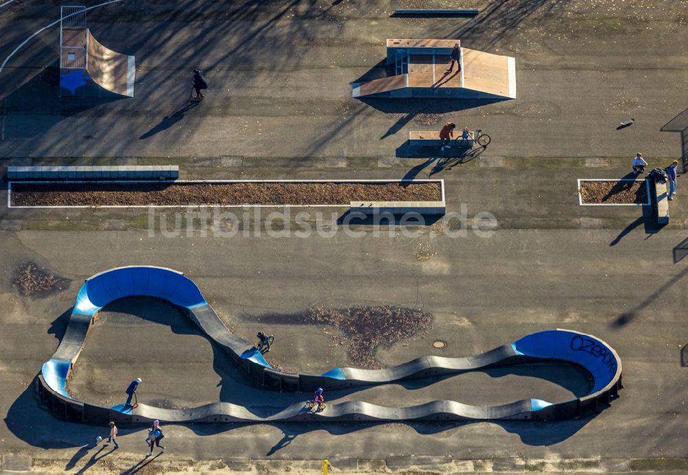 Bochum aus der Vogelperspektive: Skatepark und Skatebahn Skatepark Auf der Heide in Bochum im Bundesland Nordrhein-Westfalen, Deutschland