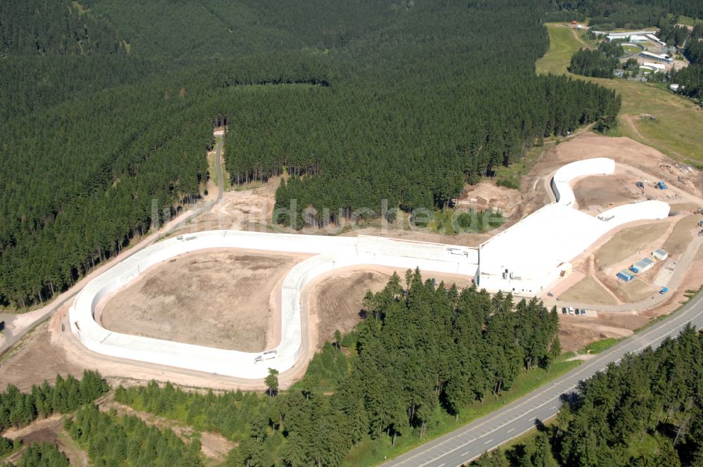 Oberhof von oben - Skibahn der Skihalle in Oberhof im Bundesland Thüringen