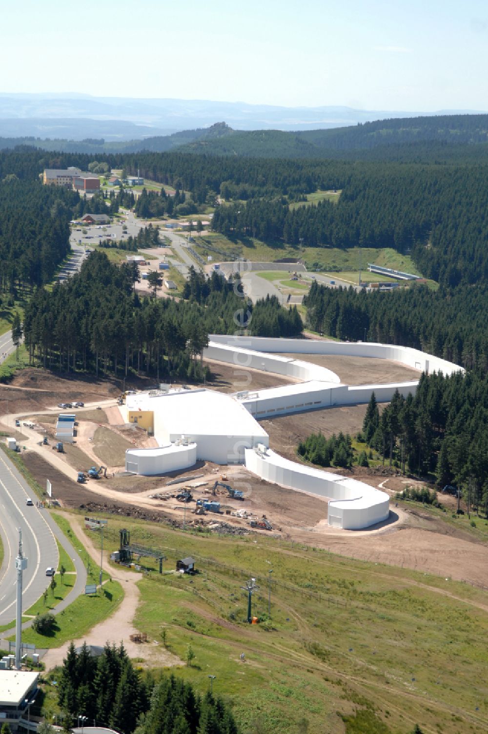 Oberhof aus der Vogelperspektive: Skibahn der Skihalle in Oberhof im Bundesland Thüringen