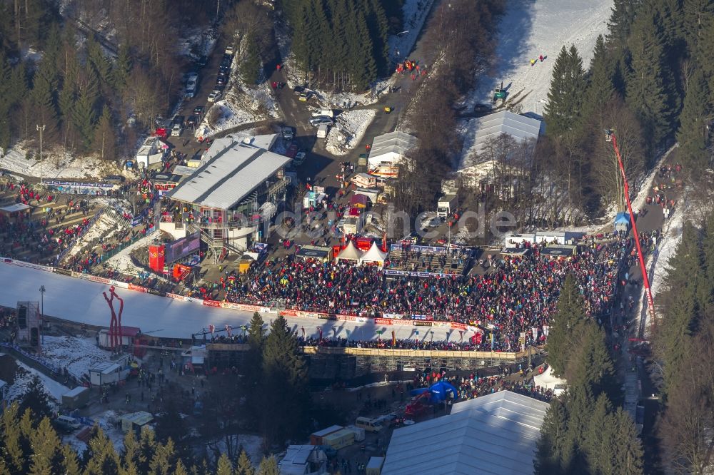 Willingen von oben - Skispringen beim World Ski- Cup Willingen 2014 an der Mühlenschanze in Willingen (Upland) im Hochsauerland in Hessen