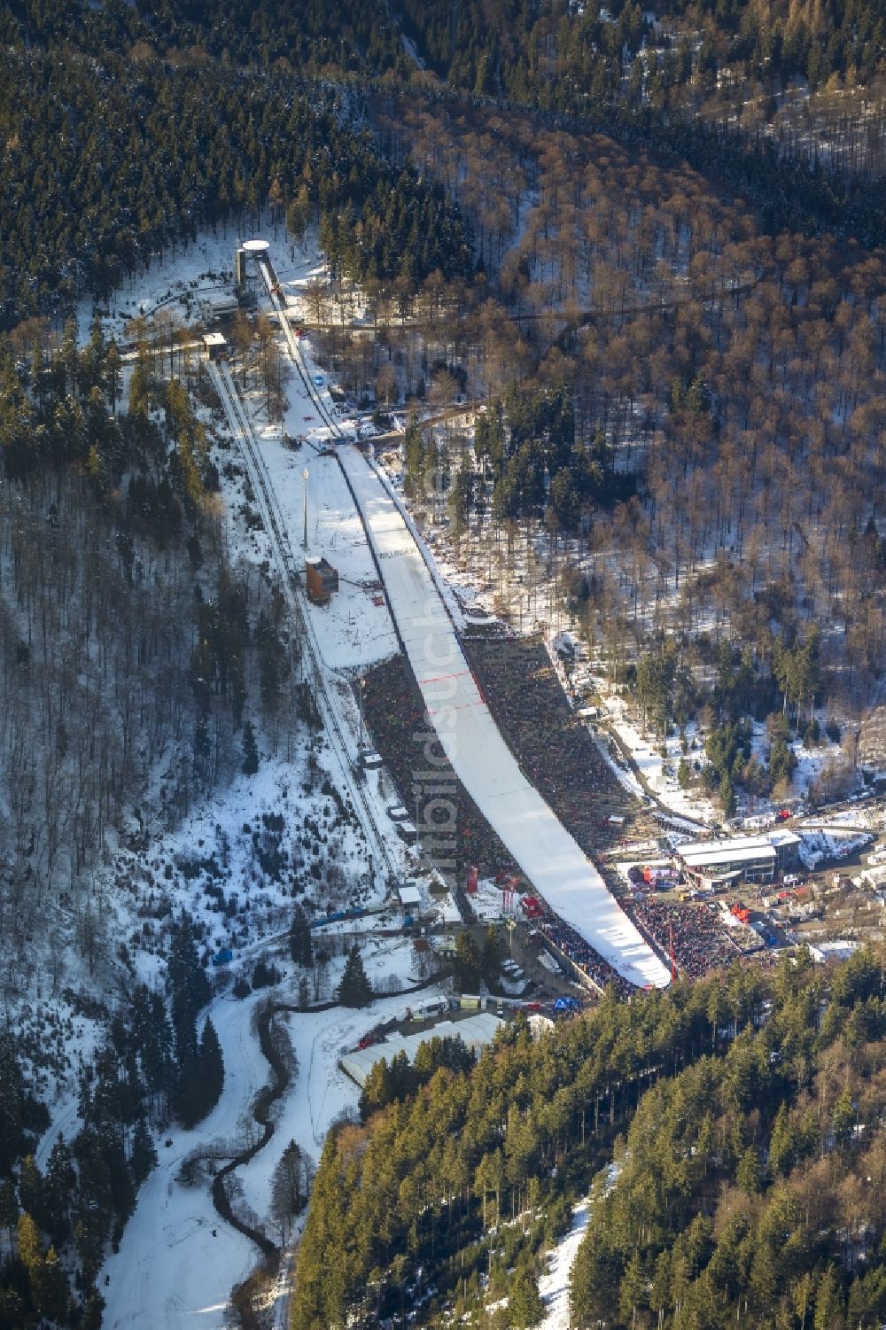 Luftaufnahme Willingen - Skispringen beim World Ski- Cup Willingen 2014 an der Mühlenschanze in Willingen (Upland) im Hochsauerland in Hessen