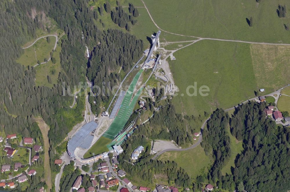 Luftaufnahme Oberstdorf - Skisprungschanze Oberstdorf im gleichnamigen Wintersportgebiet im Bundesland Bayern