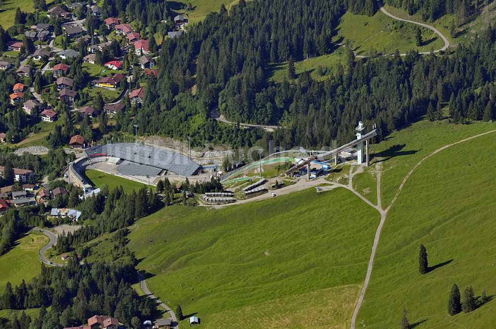 Oberstdorf von oben - Skisprungschanze Oberstdorf im gleichnamigen Wintersportgebiet im Bundesland Bayern