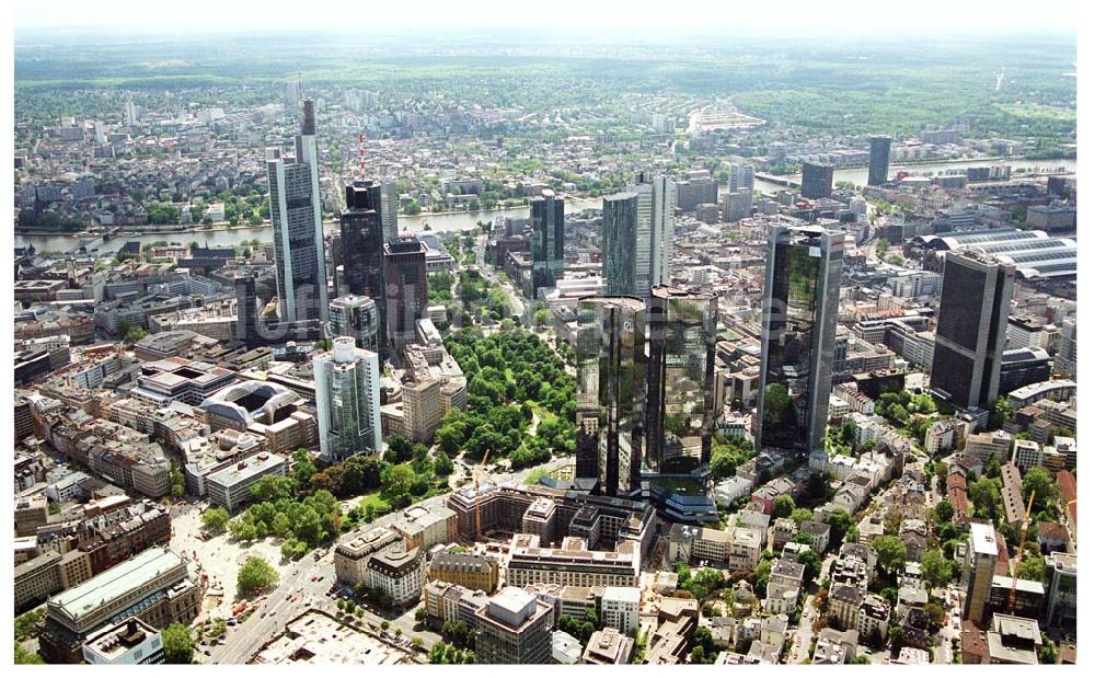 Frankfurt am Main aus der Vogelperspektive: Skyline des Bankenviertels von Frankfurt/Main