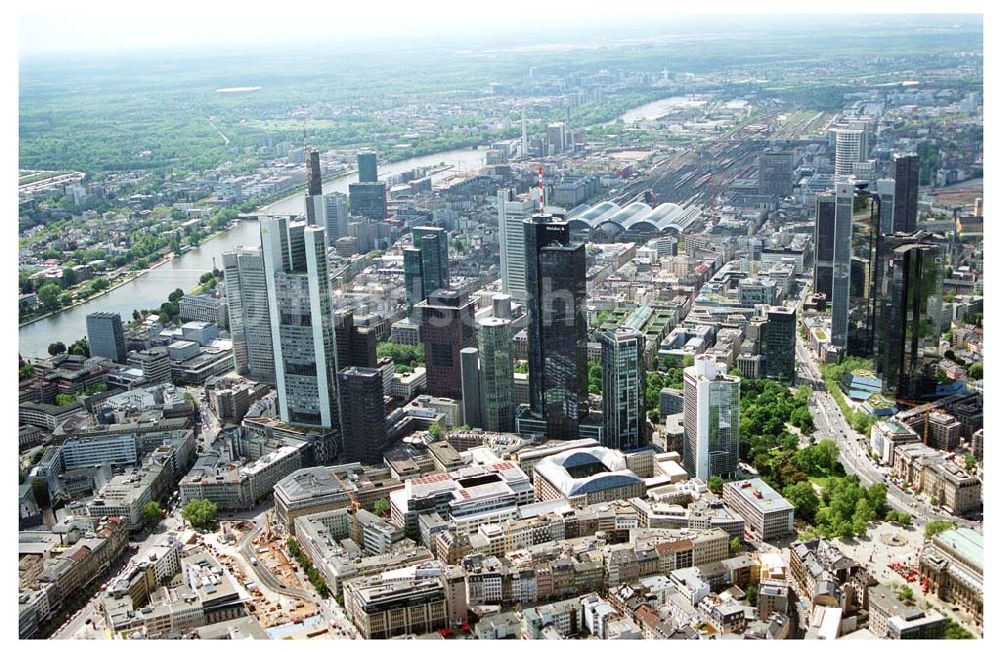 Frankfurt am Main aus der Vogelperspektive: Skyline des Bankenviertels von Frankfurt/Main