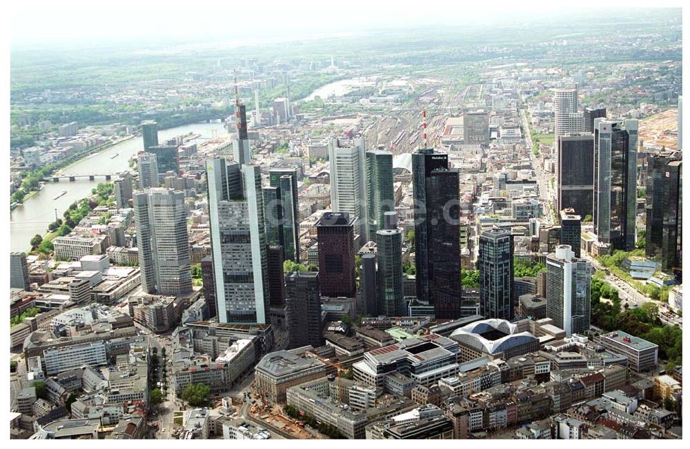 Frankfurt/ Main aus der Vogelperspektive: Skyline des Bankenviertels von Frankfurt/Main