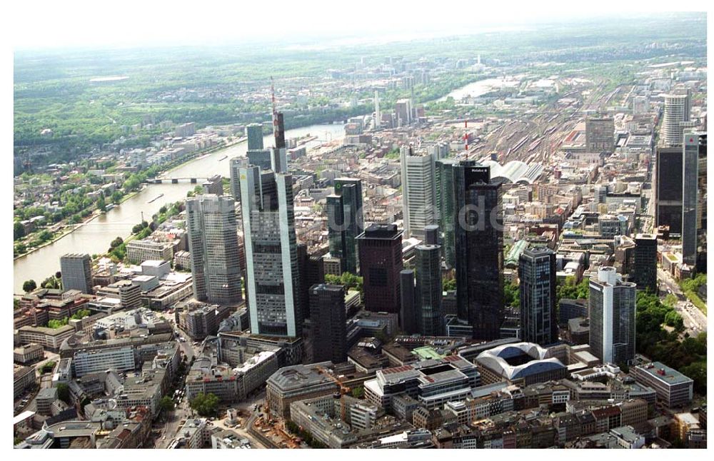 Luftbild Frankfurt/ Main - Skyline des Bankenviertels von Frankfurt/Main