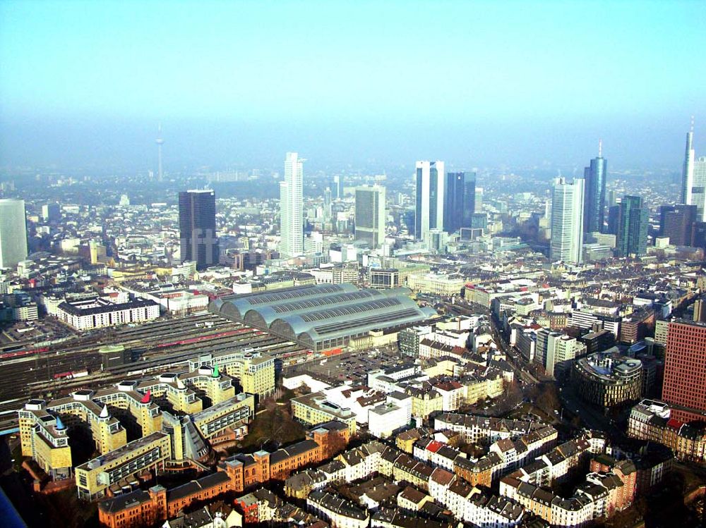 Frankfurt Main / Hessen aus der Vogelperspektive: Skyline des Bankenviertels von Frankfurt/Main