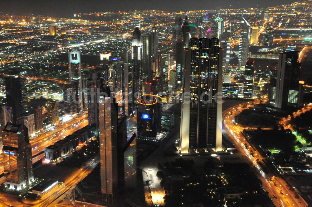 DUBAI / DUBAYY von oben - Skyline des Dubai an der Sheikh Zayed Road