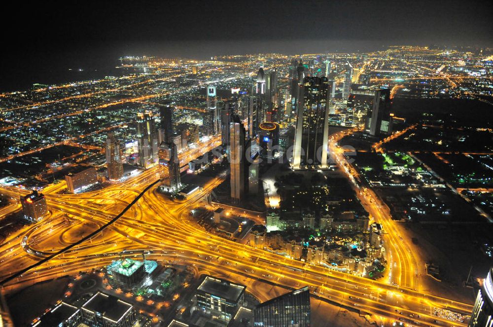 DUBAI / DUBAYY von oben - Skyline des Dubai an der Sheikh Zayed Road