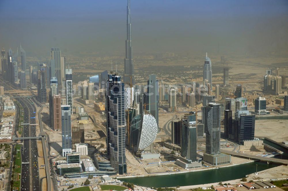 Luftbild DUBAI / DUBAYY - Skyline der Hochhäuser an der Business Bay Creek Extension in Dubai