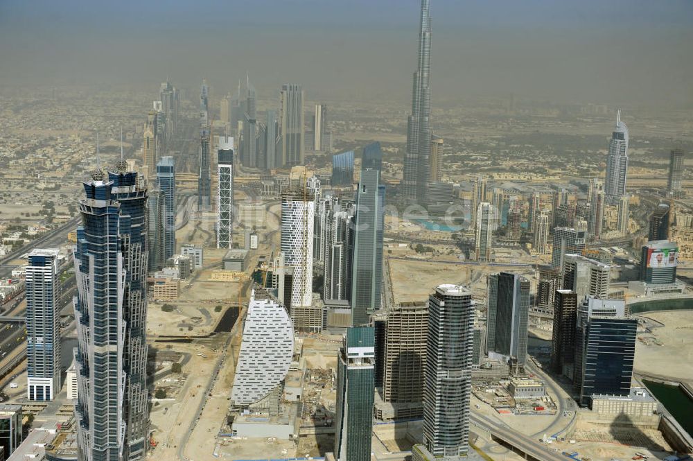 DUBAI / DUBAYY von oben - Skyline der Hochhäuser an der Business Bay Creek Extension in Dubai