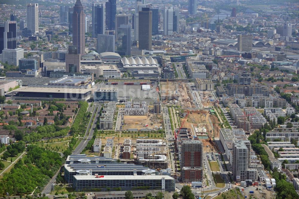 Luftaufnahme Frankfurt am Main - Skyline der Innenstadt und Ansicht des Europaviertels im Stadtteil Gallus in Frankfurt am Main im Bundesland Hessen