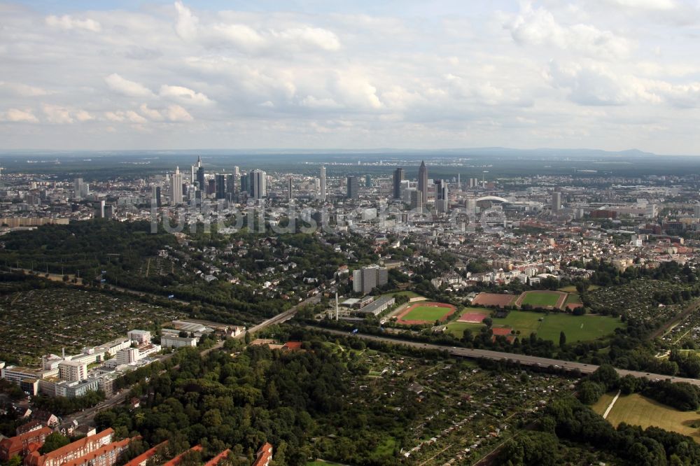 Luftaufnahme Frankfurt am Main - Skyline der Stadt Frankfurt am Main im Bundesland Hessen