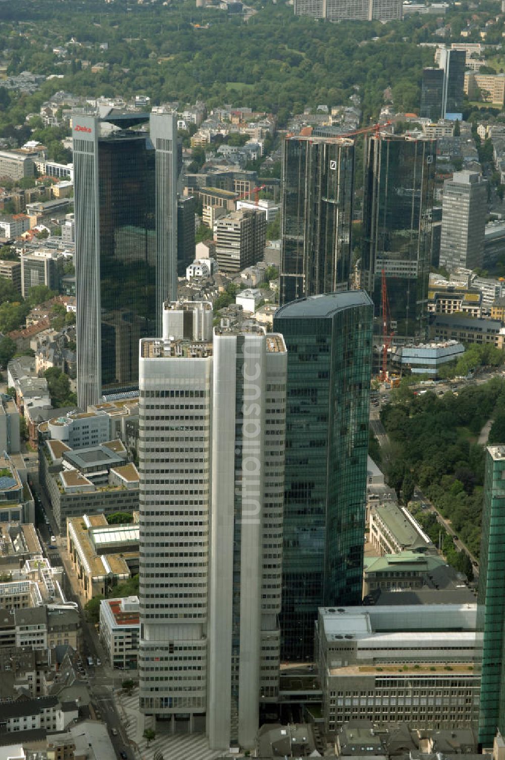 Luftbild Frankfurt am Main - Skyline am Stadtzentrum mit dem Frankfurter Bankenviertel in Frankfurt / Main