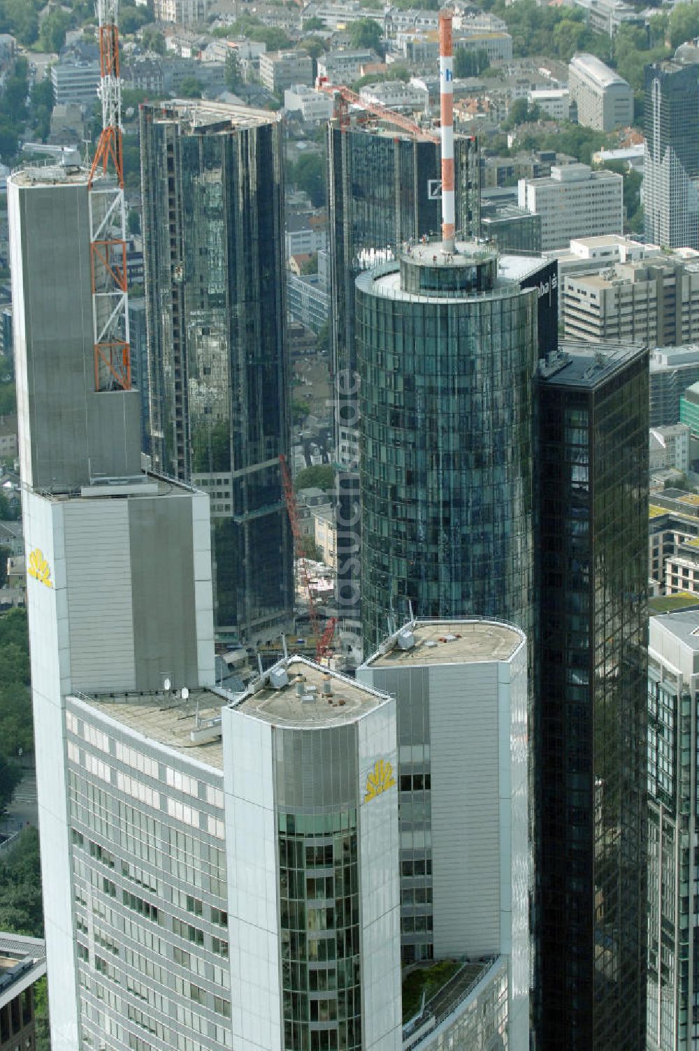 Luftaufnahme Frankfurt am Main - Skyline am Stadtzentrum mit dem Frankfurter Bankenviertel in Frankfurt / Main