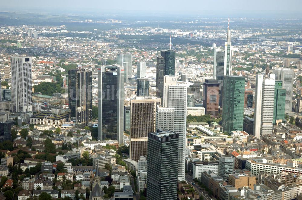 Luftaufnahme Frankfurt am Main - Skyline am Stadtzentrum mit dem Frankfurter Bankenviertel in Frankfurt / Main