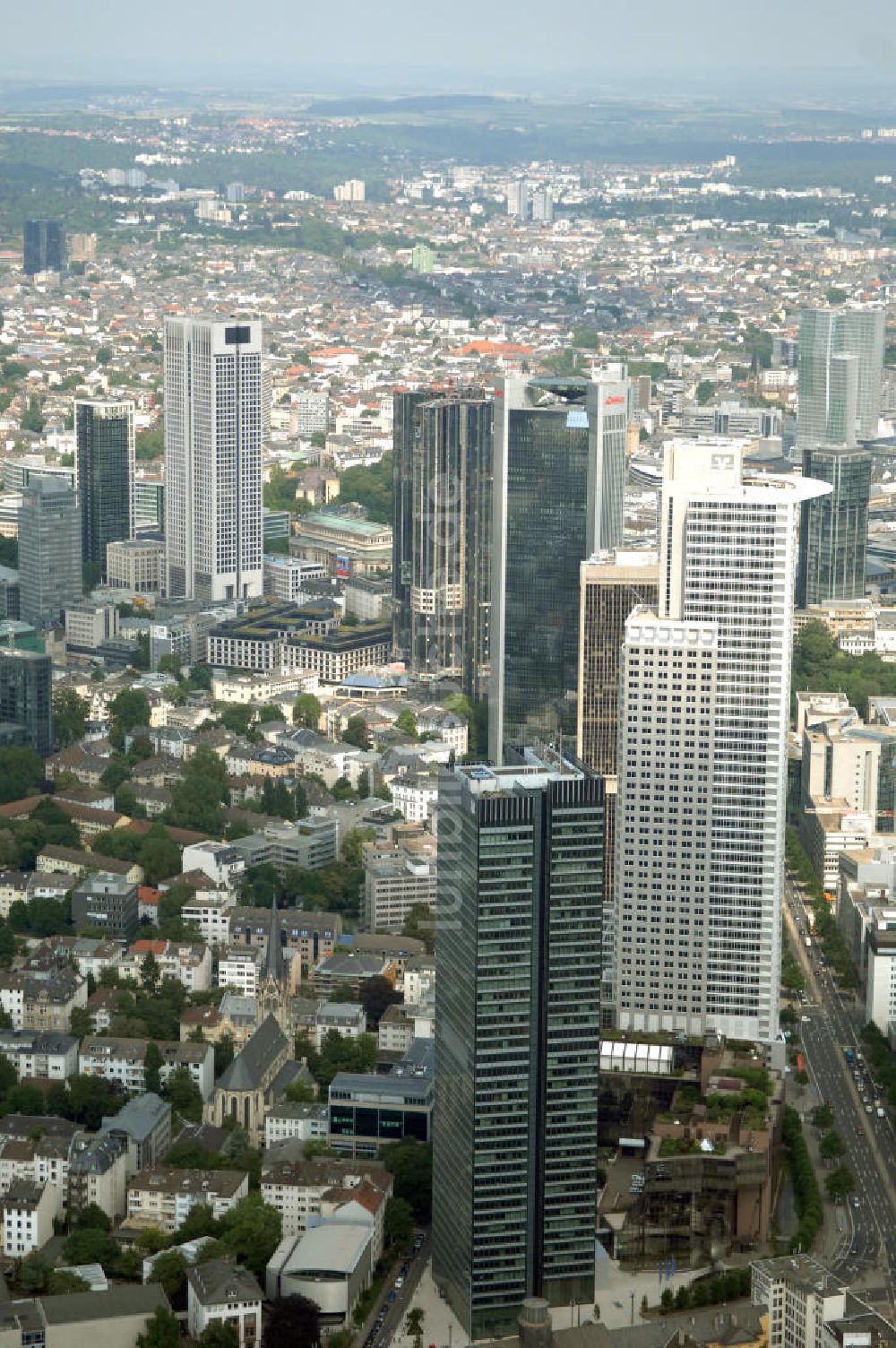 Frankfurt am Main von oben - Skyline am Stadtzentrum mit dem Frankfurter Bankenviertel in Frankfurt / Main