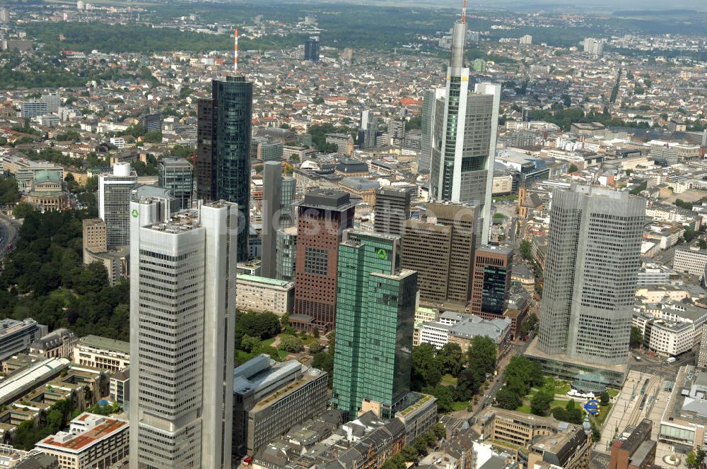 Frankfurt am Main von oben - Skyline am Stadtzentrum mit dem Frankfurter Bankenviertel in Frankfurt / Main