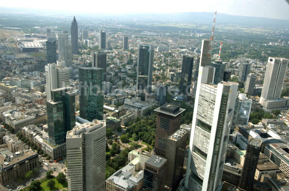 Luftbild Frankfurt am Main - Skyline am Stadtzentrum mit dem Frankfurter Bankenviertel in Frankfurt / Main