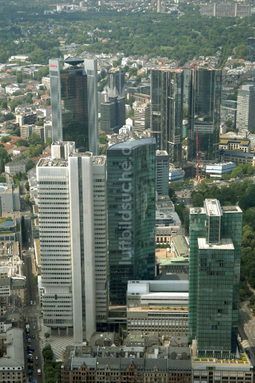 Frankfurt am Main aus der Vogelperspektive: Skyline am Stadtzentrum mit dem Frankfurter Bankenviertel in Frankfurt / Main