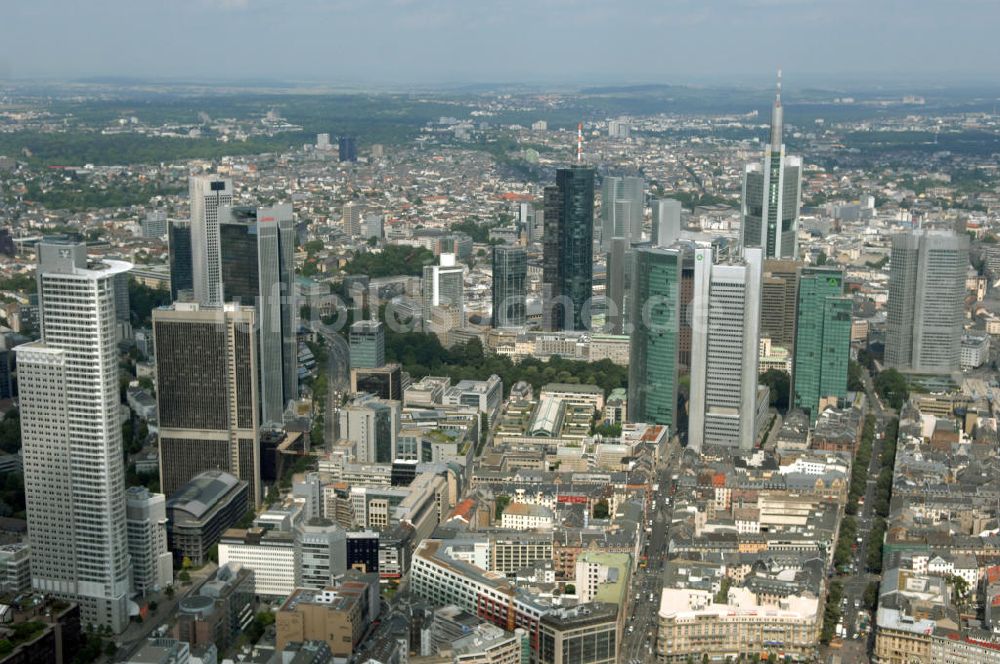 Luftbild Frankfurt am Main - Skyline am Stadtzentrum mit dem Frankfurter Bankenviertel in Frankfurt / Main