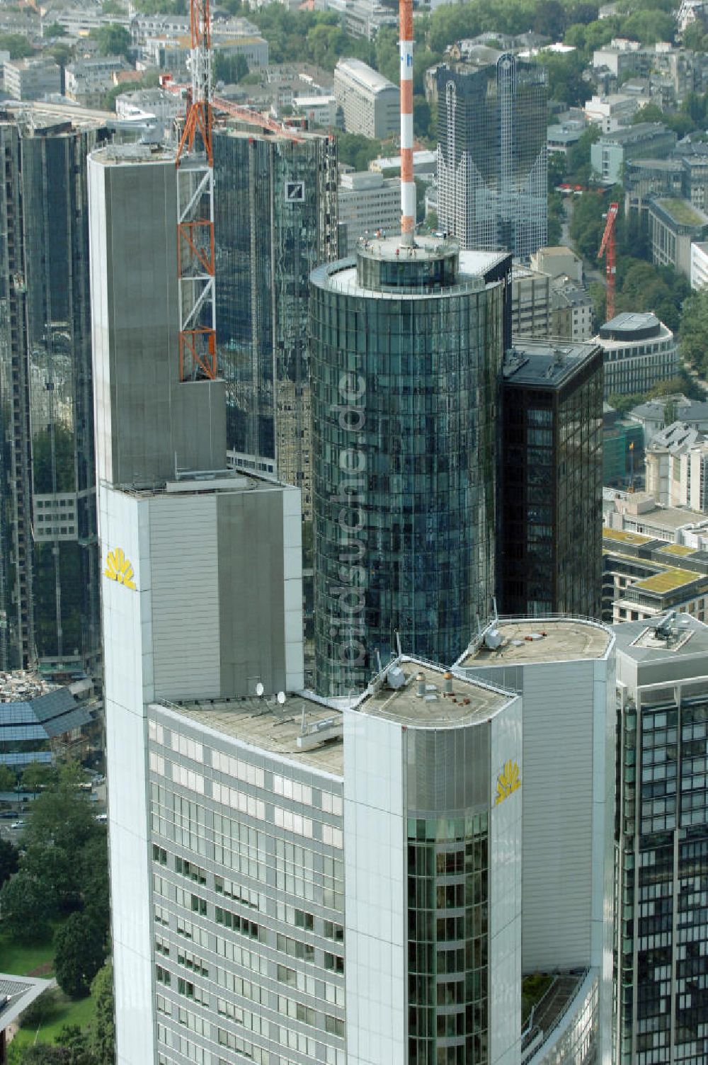 Luftaufnahme Frankfurt am Main - Skyline am Stadtzentrum mit dem Frankfurter Bankenviertel in Frankfurt / Main