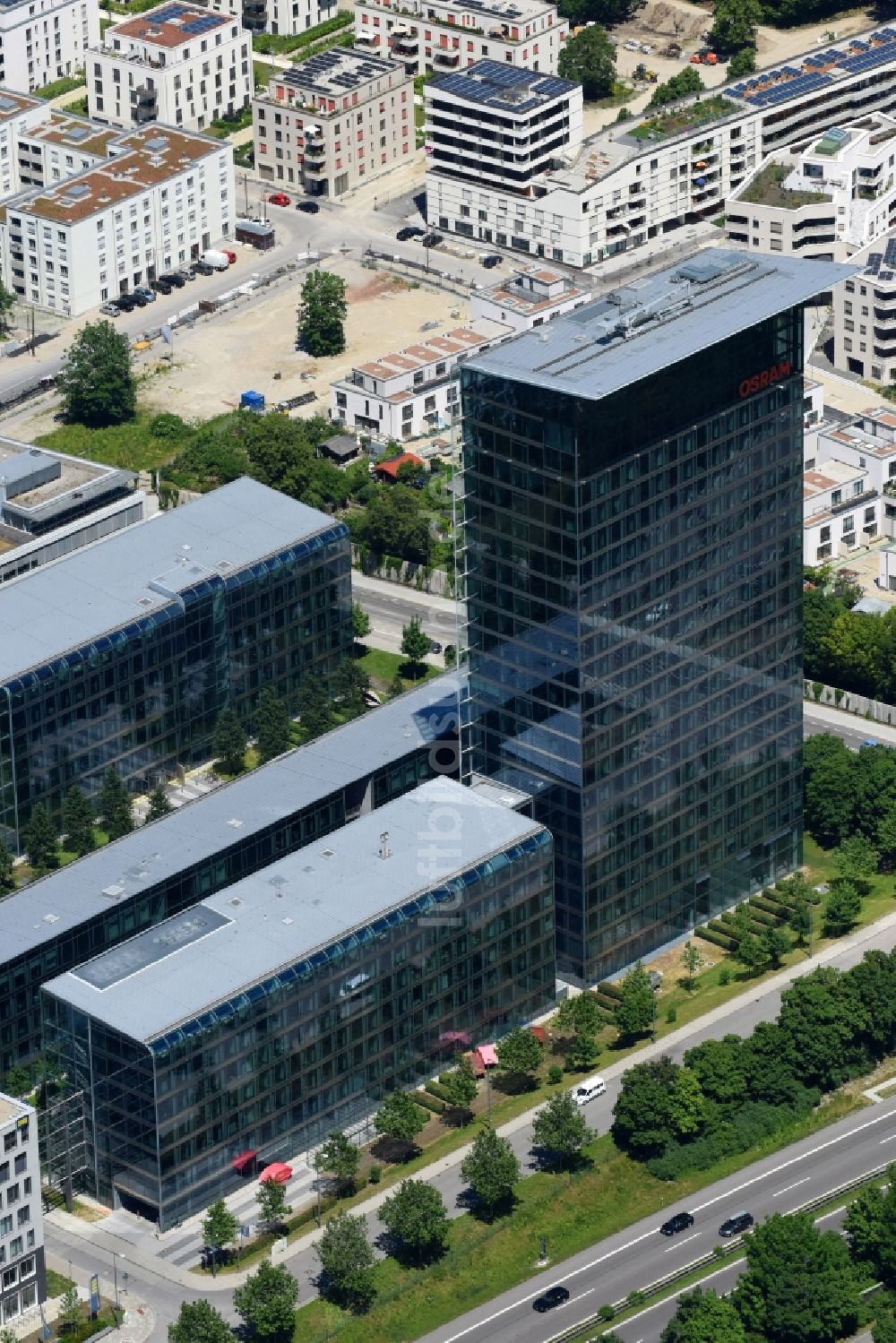 München aus der Vogelperspektive: Skyline Tower - Hochhaus der OSRAM GmbH in München im Bundesland Bayern, Deutschland