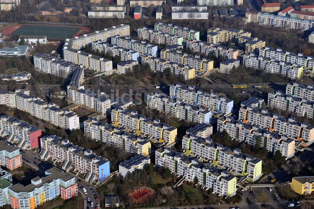 Berlin aus der Vogelperspektive: Solar - Wohnsiedlung im Ortsteil Neukölln in Berlin