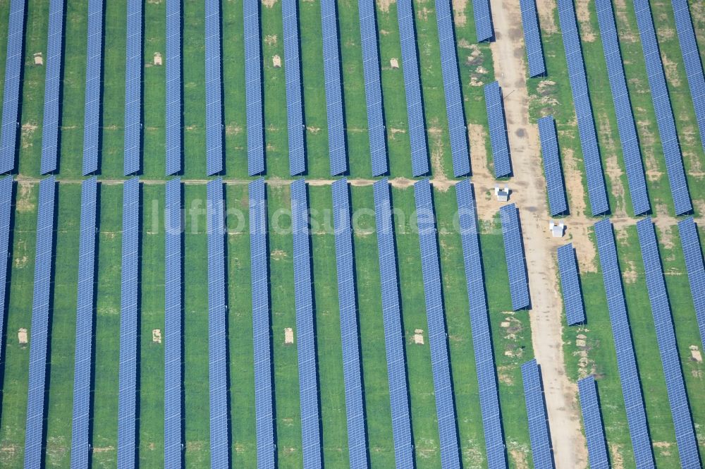 Luftbild Werneuchen - Solaranlagenfeld auf dem Flugplatz Werneuchenim Bundesland Brandenburg