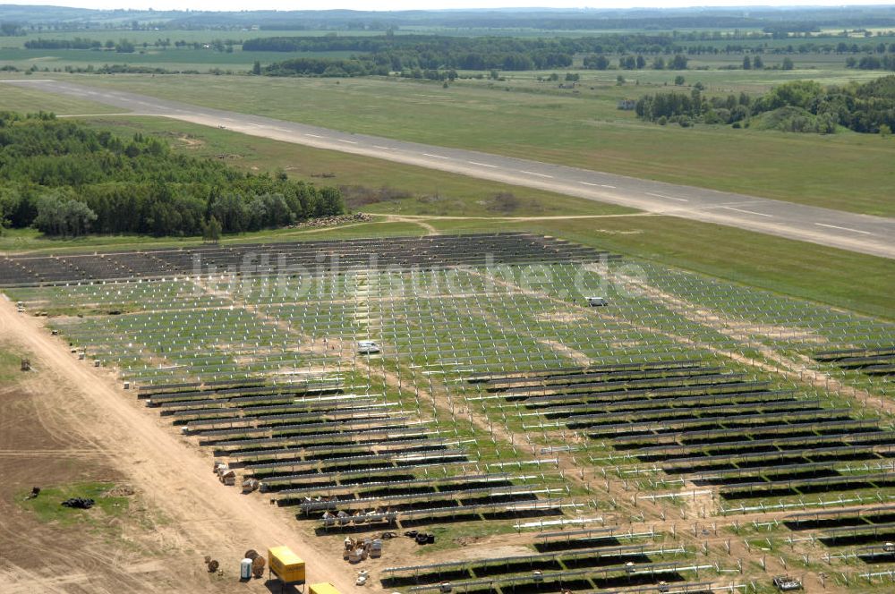 TUTOW aus der Vogelperspektive: Solarenergiepark am Flugplatz Tutow in Mecklenburg - Vorpommern