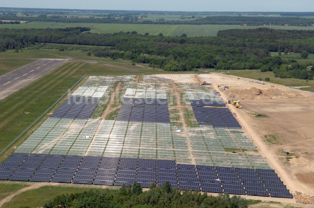 TUTOW aus der Vogelperspektive: Solarenergiepark am Flugplatz Tutow in Mecklenburg - Vorpommern